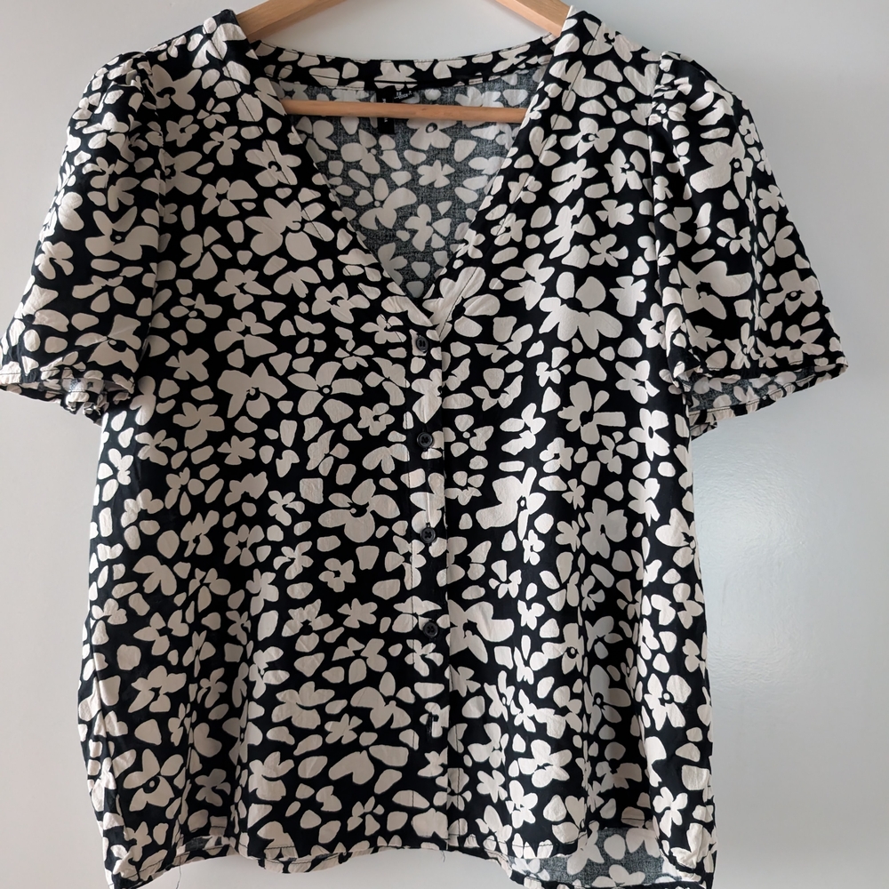 *4 For 20* Vero Moda Black and White Floral Blouse